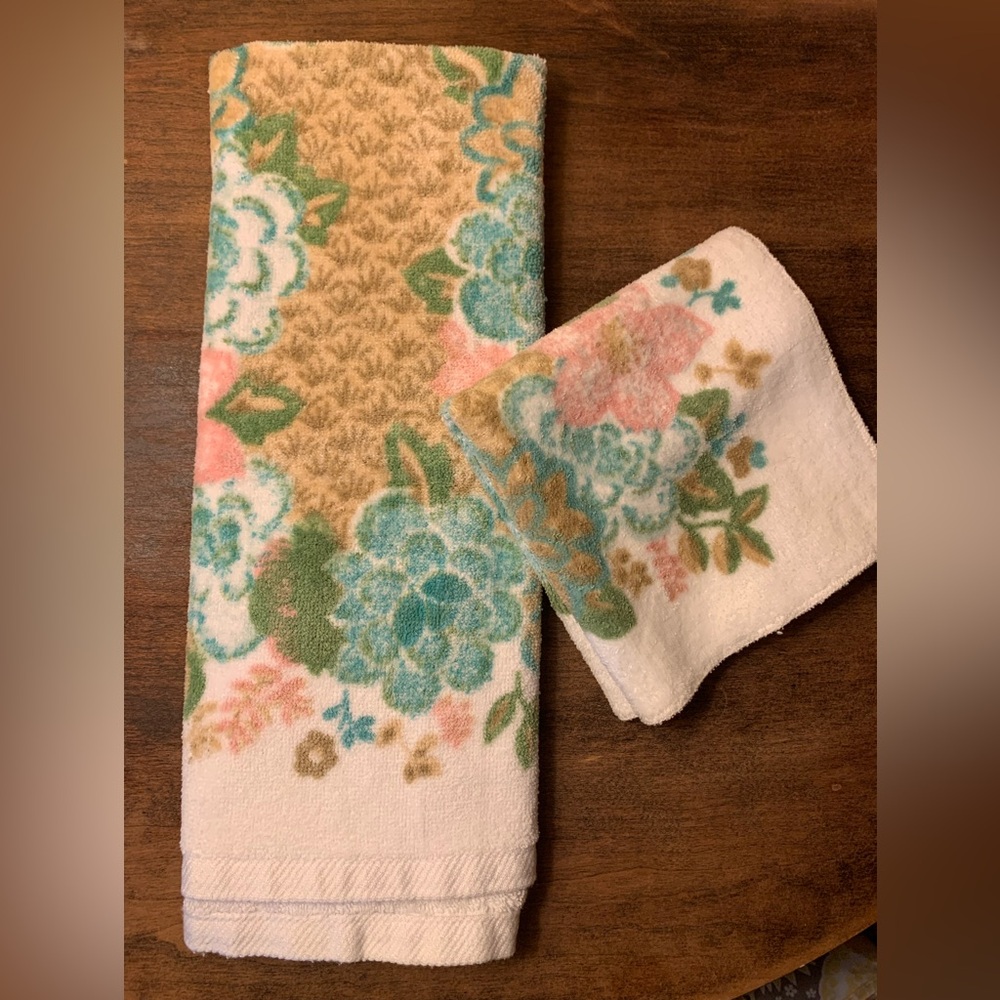 Fieldcrest 1970’s Vintage Hand Towel & Washcloth Roses Floral Blue Pink Green
